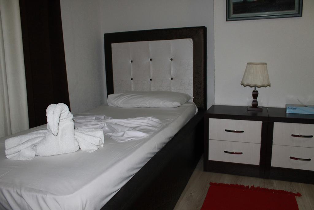 Hotel Livia Tiranë Eksteriør bilde
